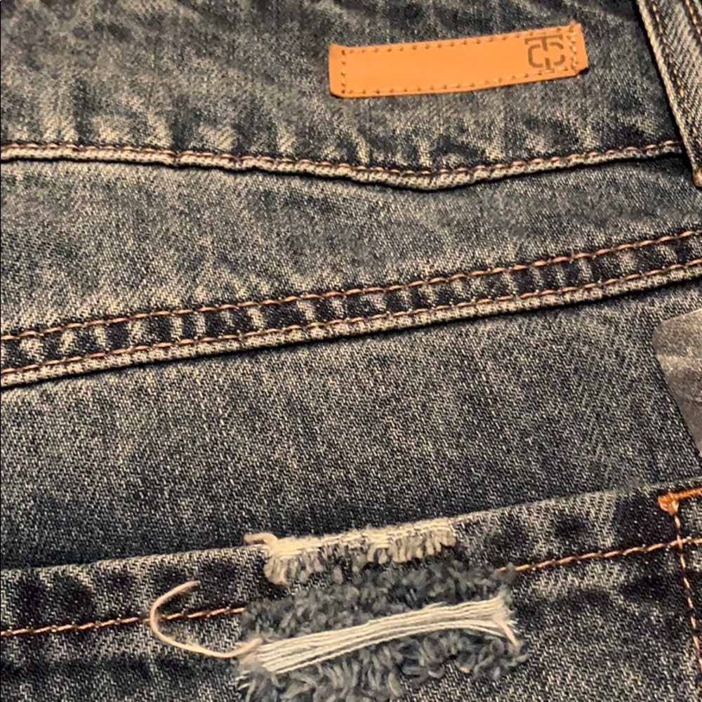 True Craft Mid Rise Shorts - Picture 7 of 7